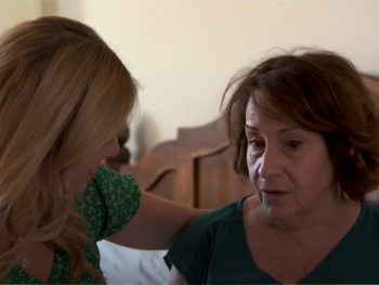 daughter reassures mom with Alzheimer's