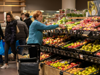 woman shopping for groceries